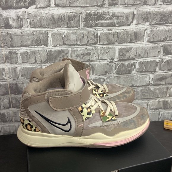 Nike - Picture 2 of 13